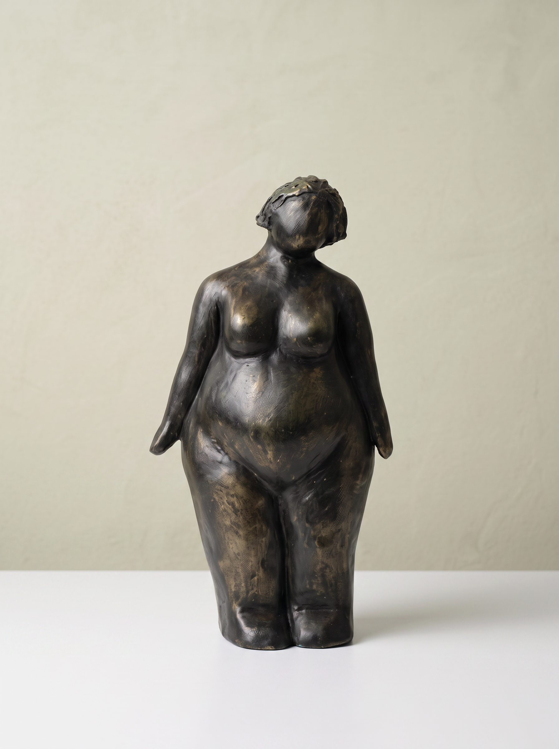 Ronde ceramic sculpture
